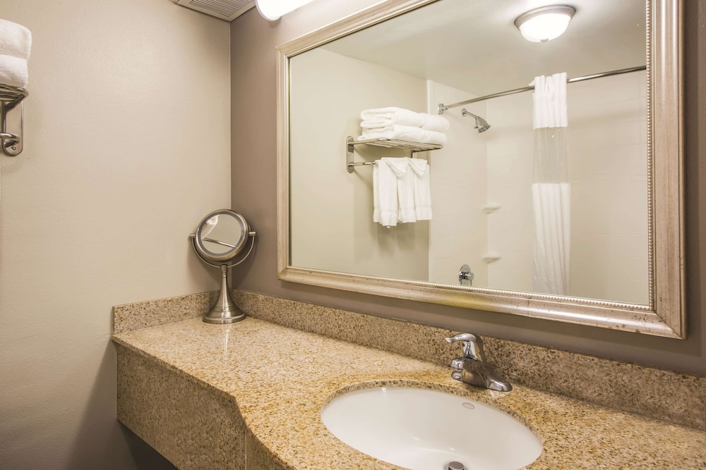 Fairfield Inn & Suites By Marriott Fresno River Park 52/54