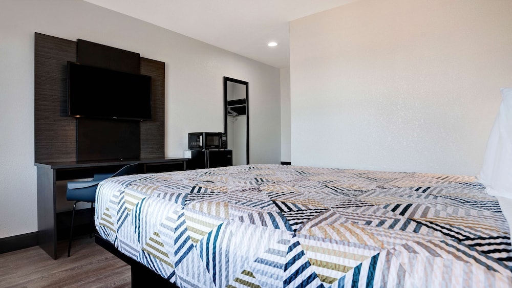 Motel6 Arcata, CA – Cal Poly Humboldt 26/60