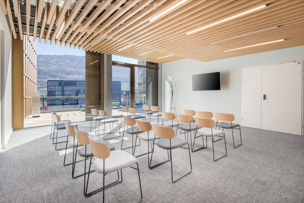 Holiday Inn Express and Suites Sion By IHG 42/50
