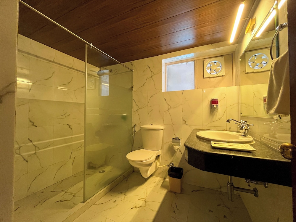 Golden Tulip Manali 87/92