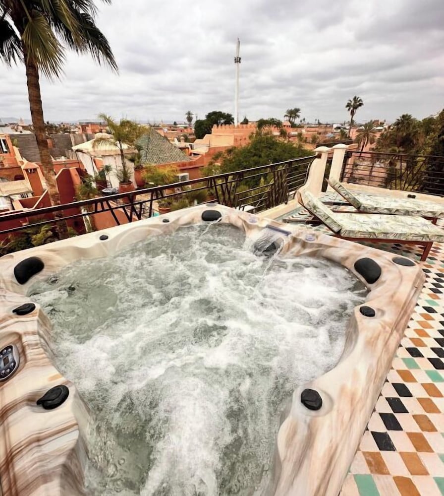 Riad Kaiss By Anika 39/70