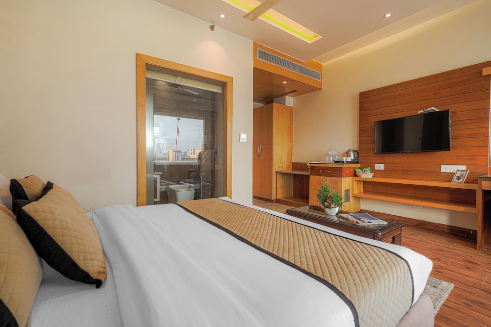 1 BEDROOM, CLUB, SUITE