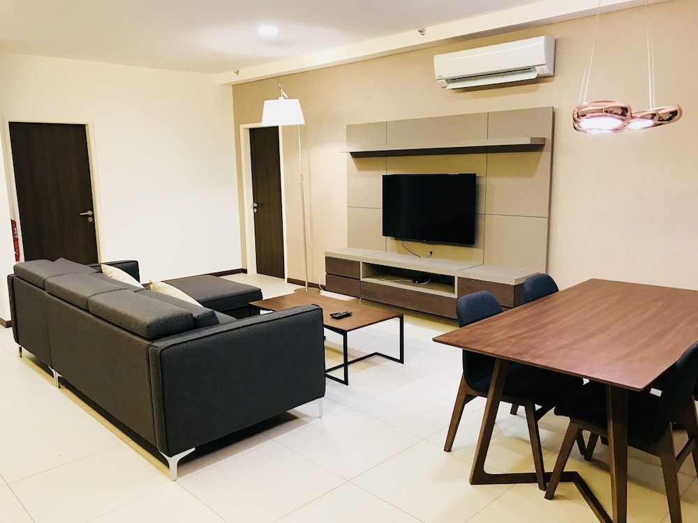 The Landmark Studio Suite 27/50