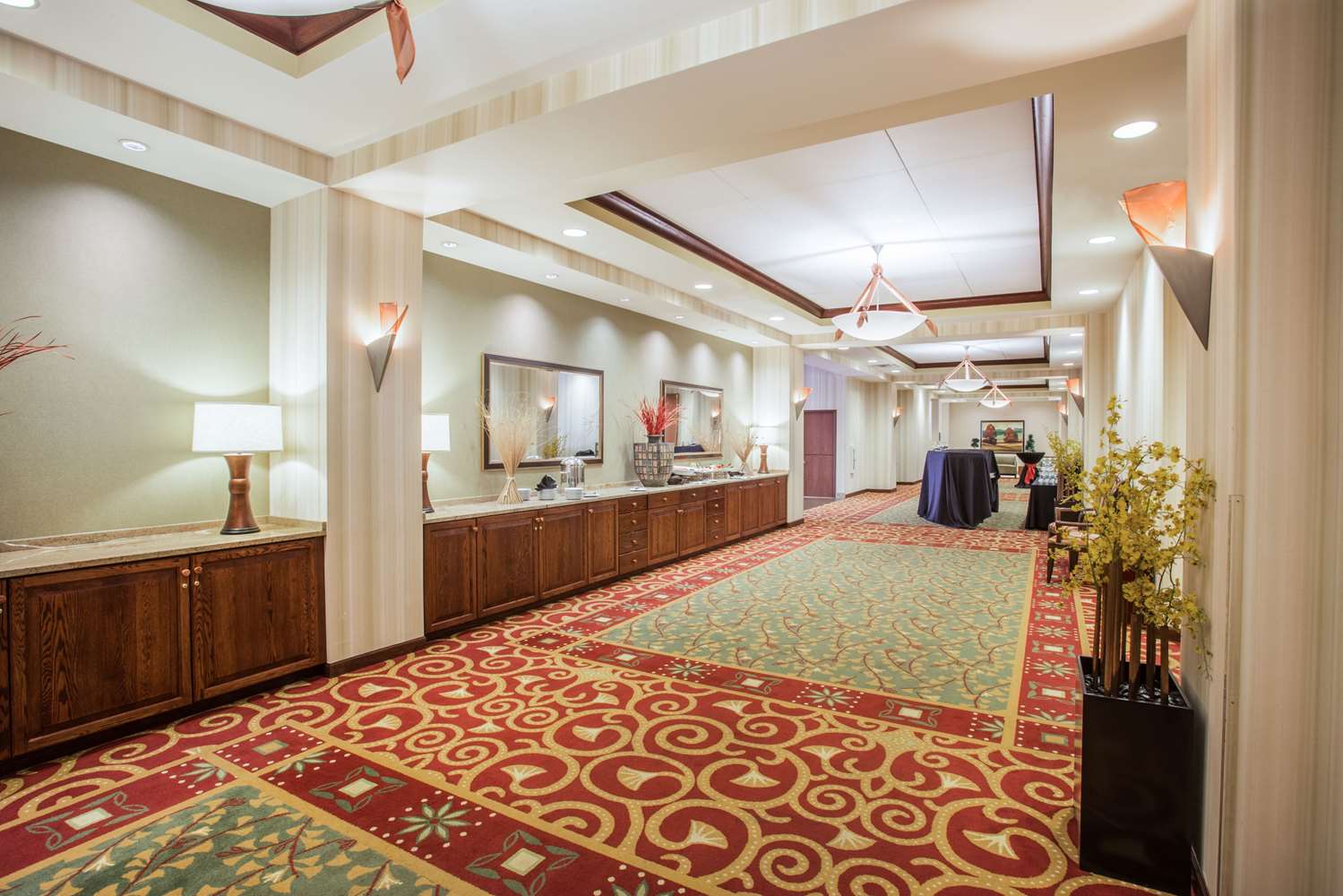 Sonesta Milwaukee West Wauwatosa 73/74