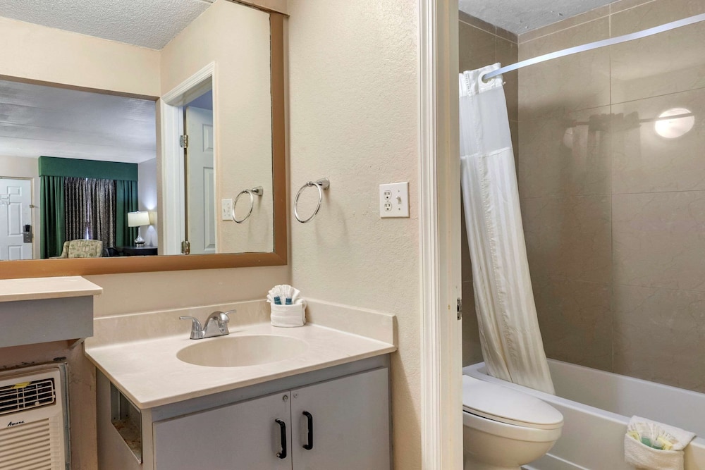 Rodeway Inn Clearwater-Dunedin 14/30