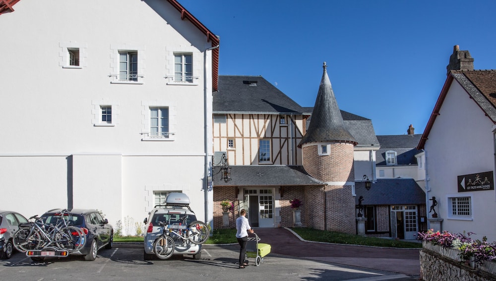 Le Relais Des Trois Chateaux 53/55
