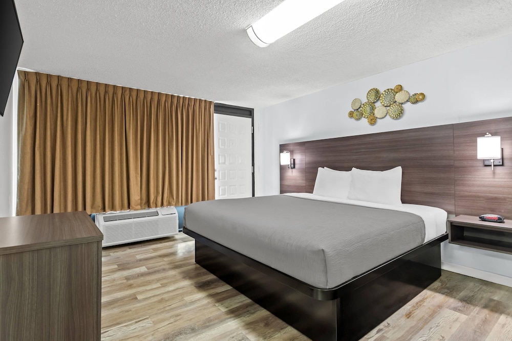 Efficiency, Suite, 2 King Beds, Sofa