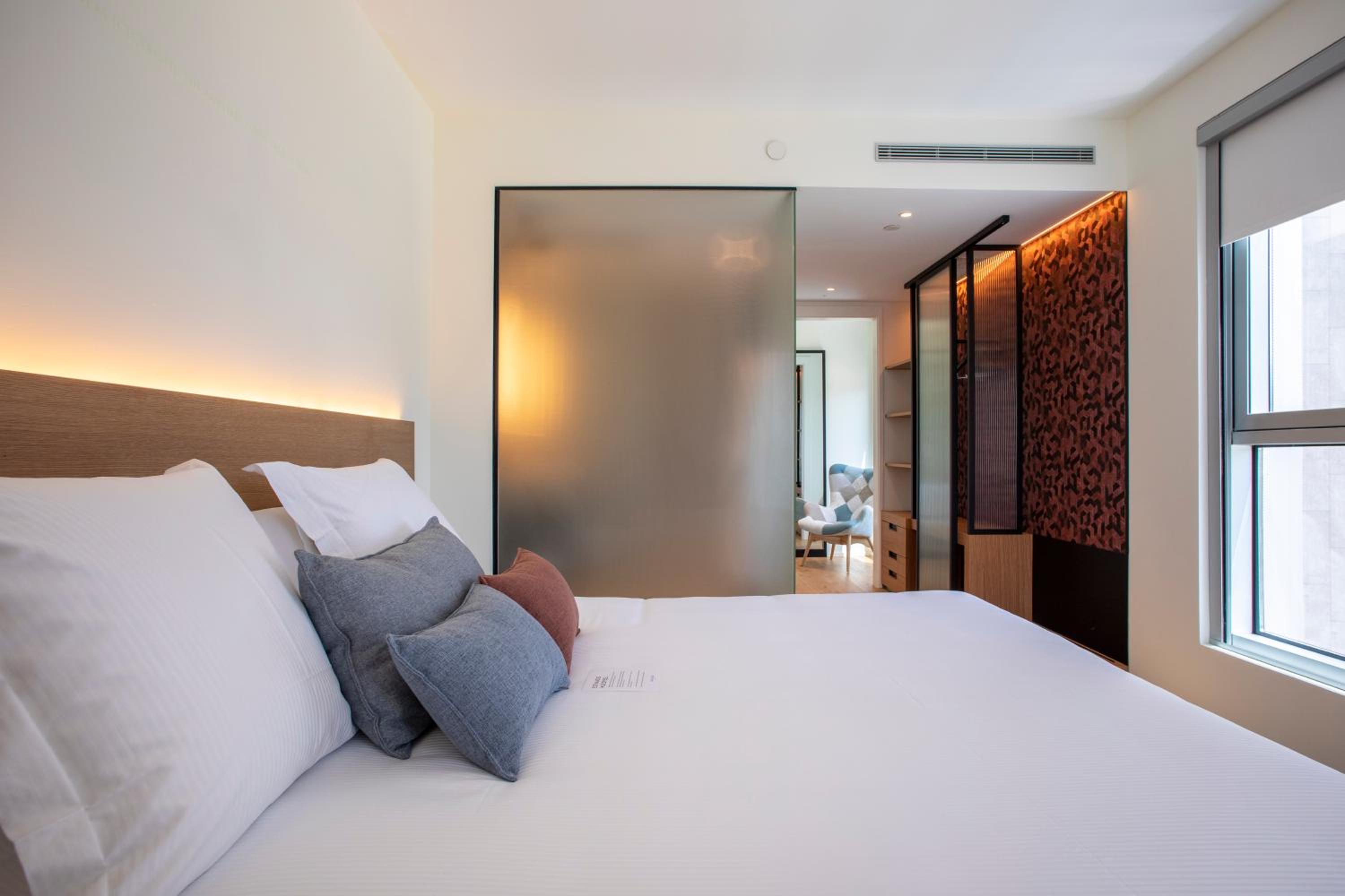 Deluxe, Queen Bed