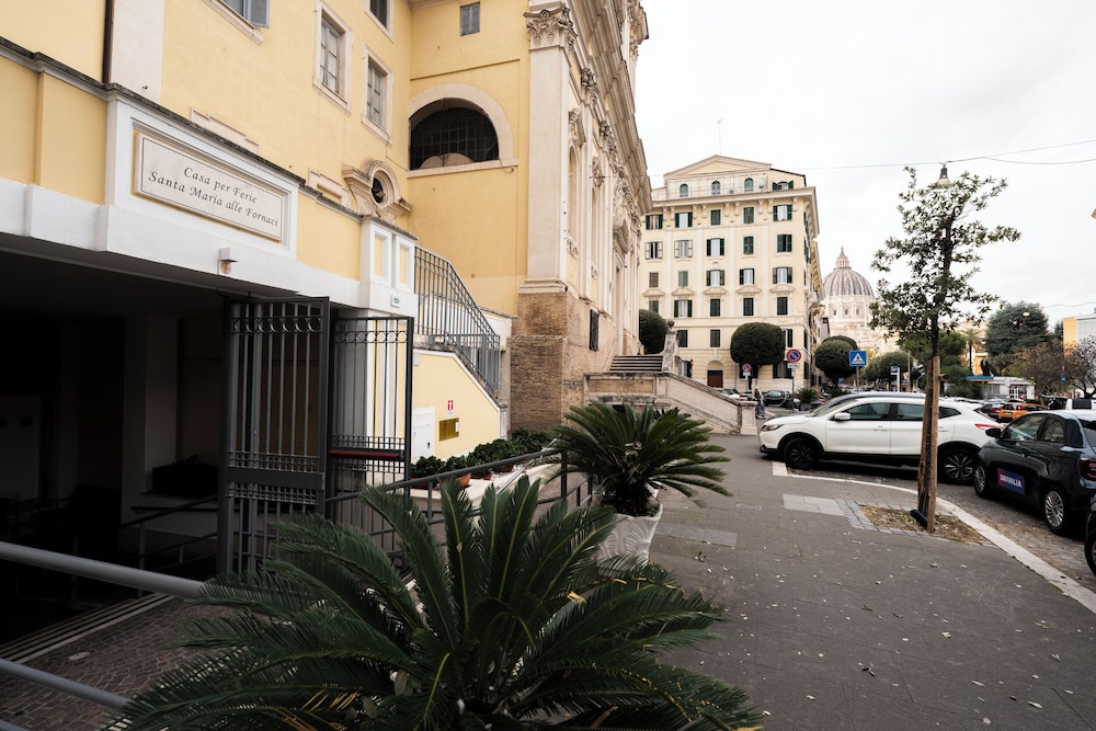 Casa Per Ferie Santa Maria Alle Fornaci 36/47