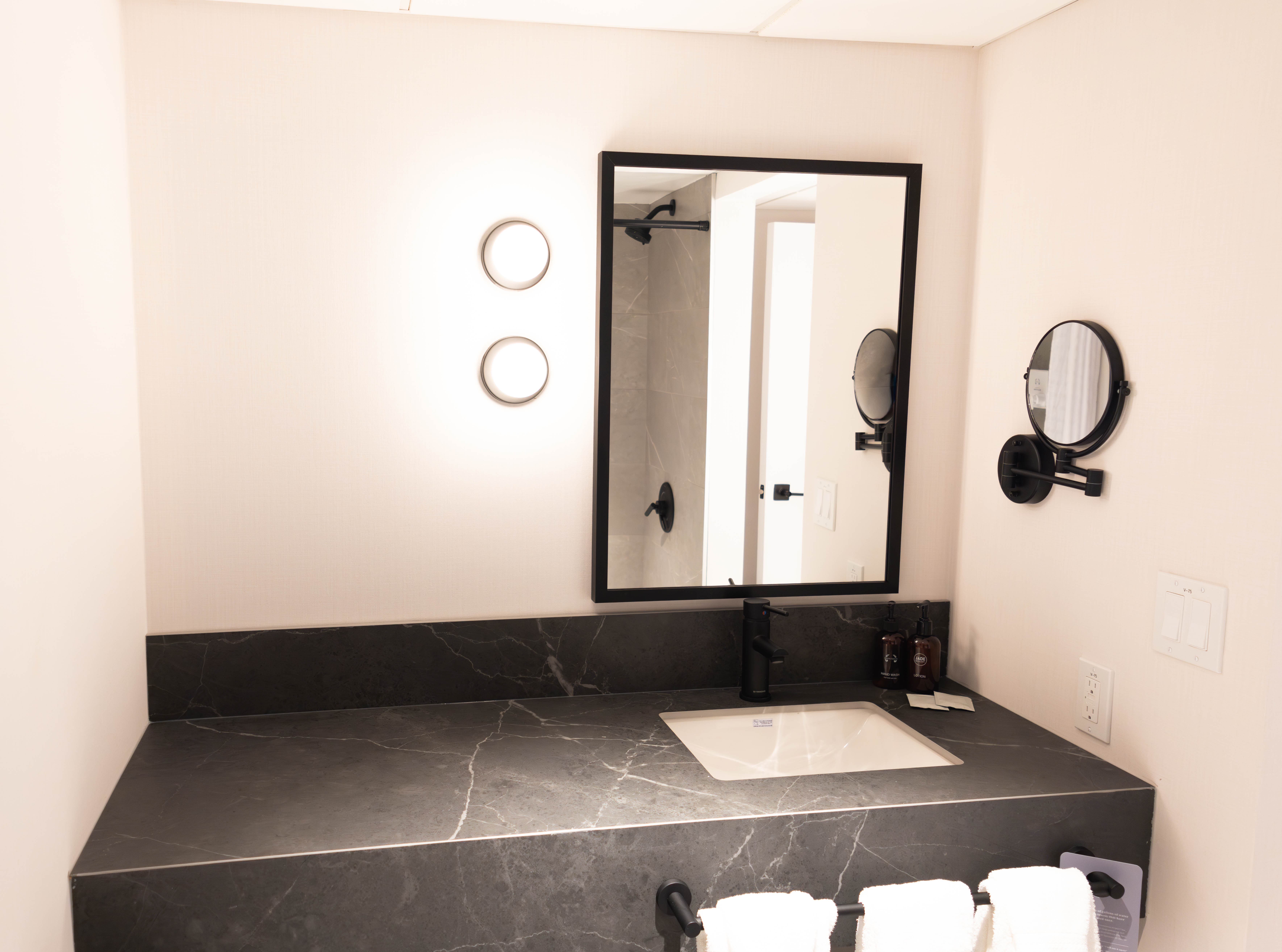 Atrium, 2 Double Beds