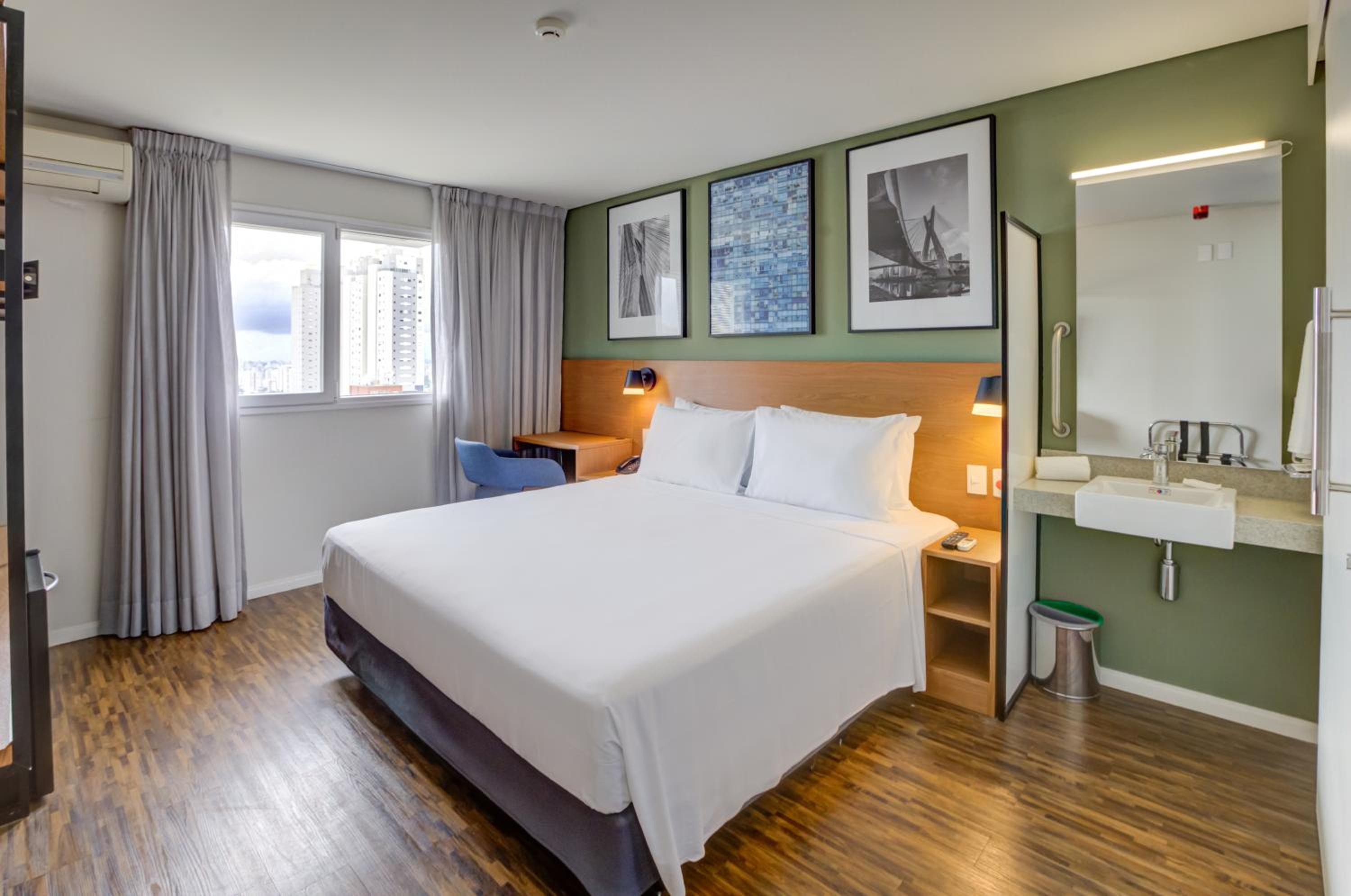 Room, Double Bed, Accessible