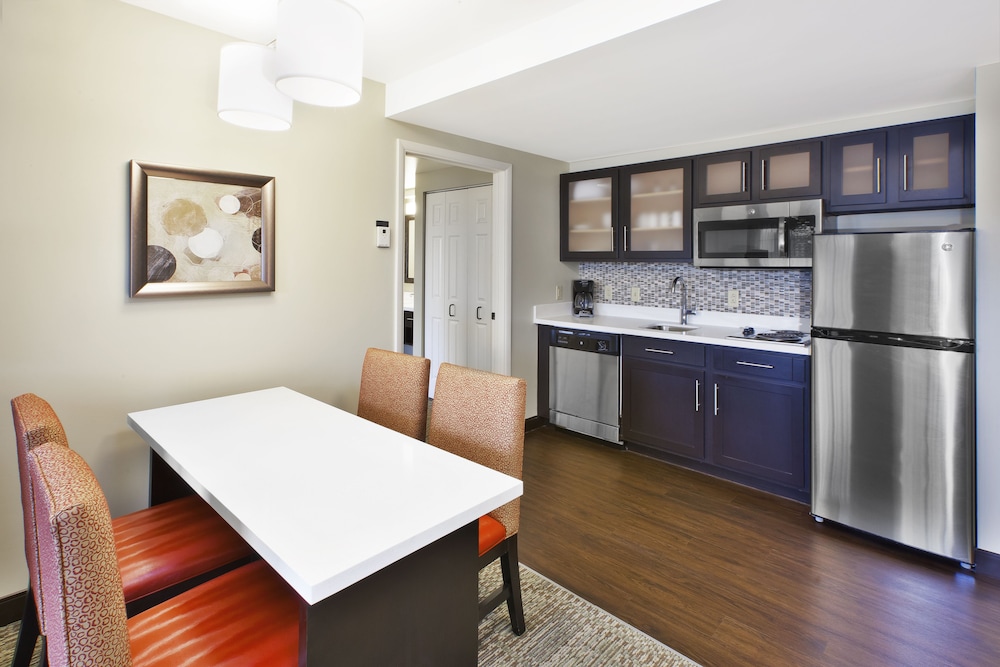 Staybridge Suites Cleveland Mayfield Heights Beachwood 48/68