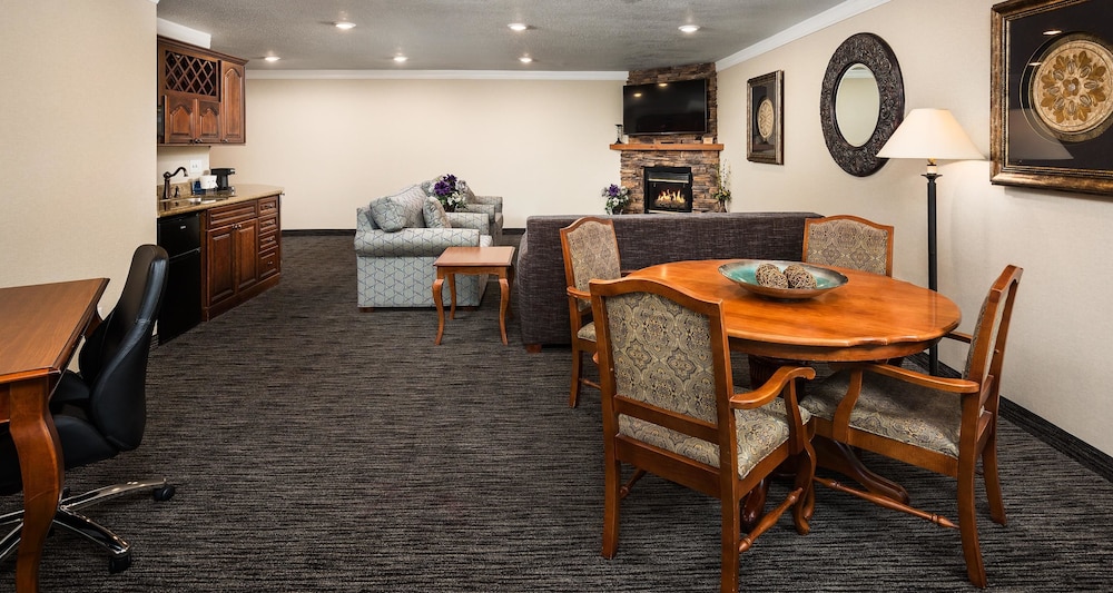 Best Western Plus Landmark Inn 31/38