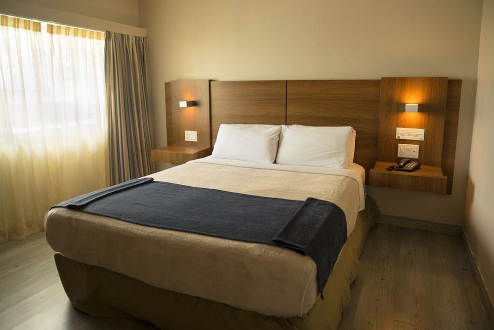 ROOM, DOUBLE BED