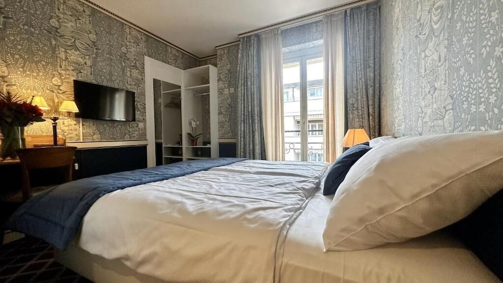 STANDARD, QUEEN BED