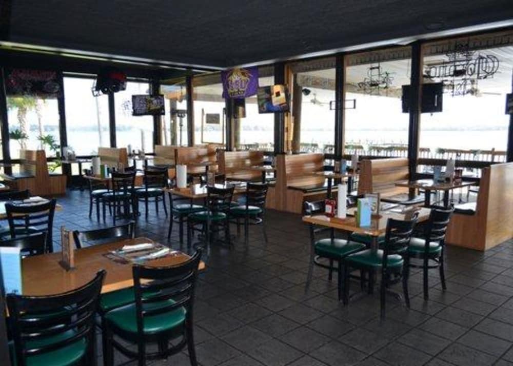 Quality Inn & Suites Palatka Riverfront 32/47