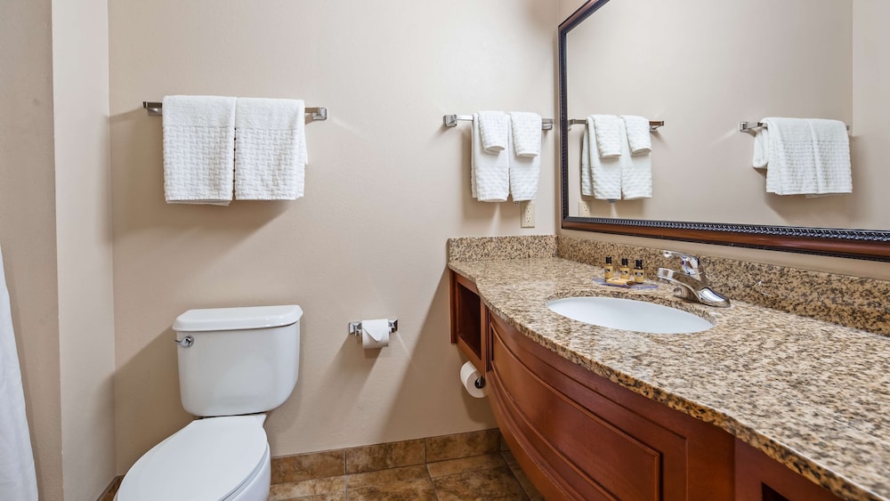 Best Western Plus Butterfield Inn 17/44