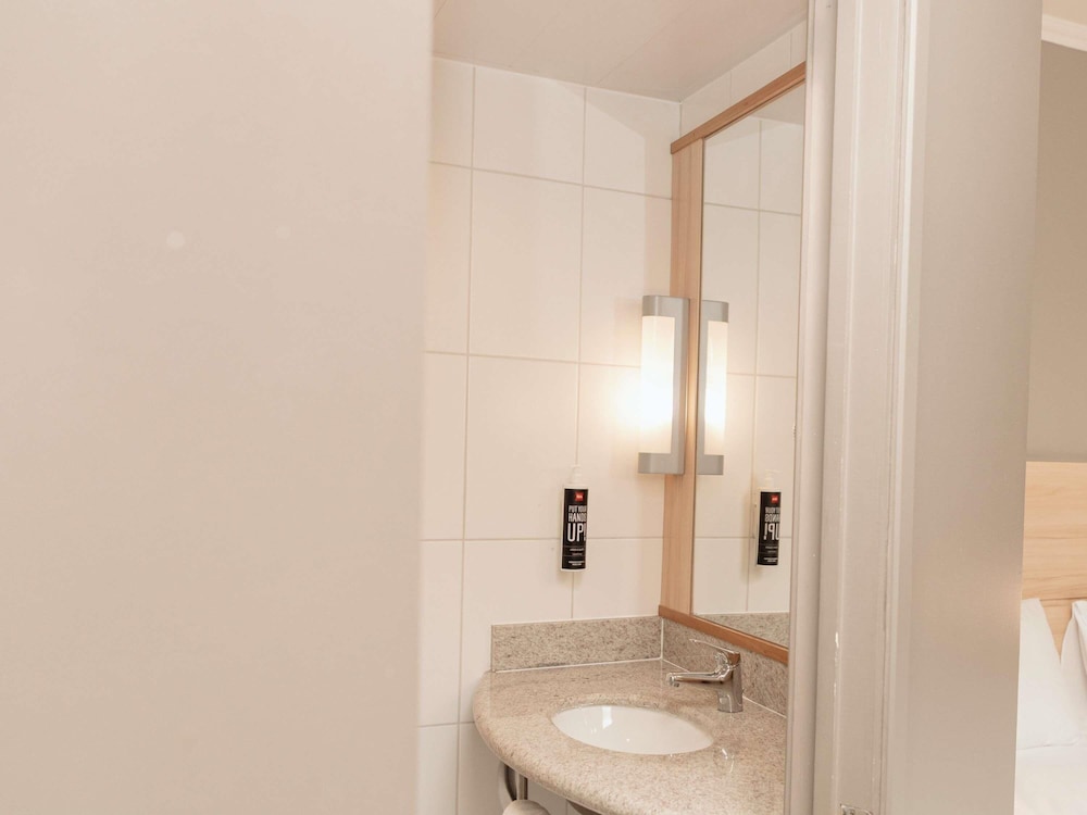 Ibis Santiago Las Condes Manquehue Hotel 48/50