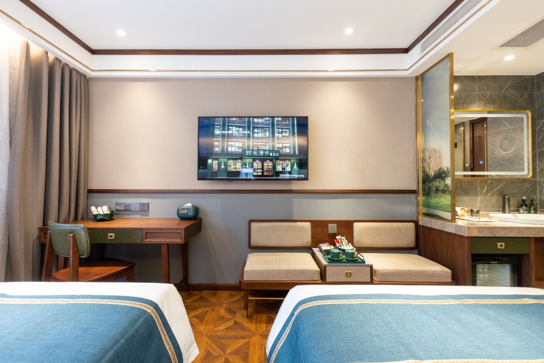 BUSINESS, SUPERIOR, TWIN BEDS