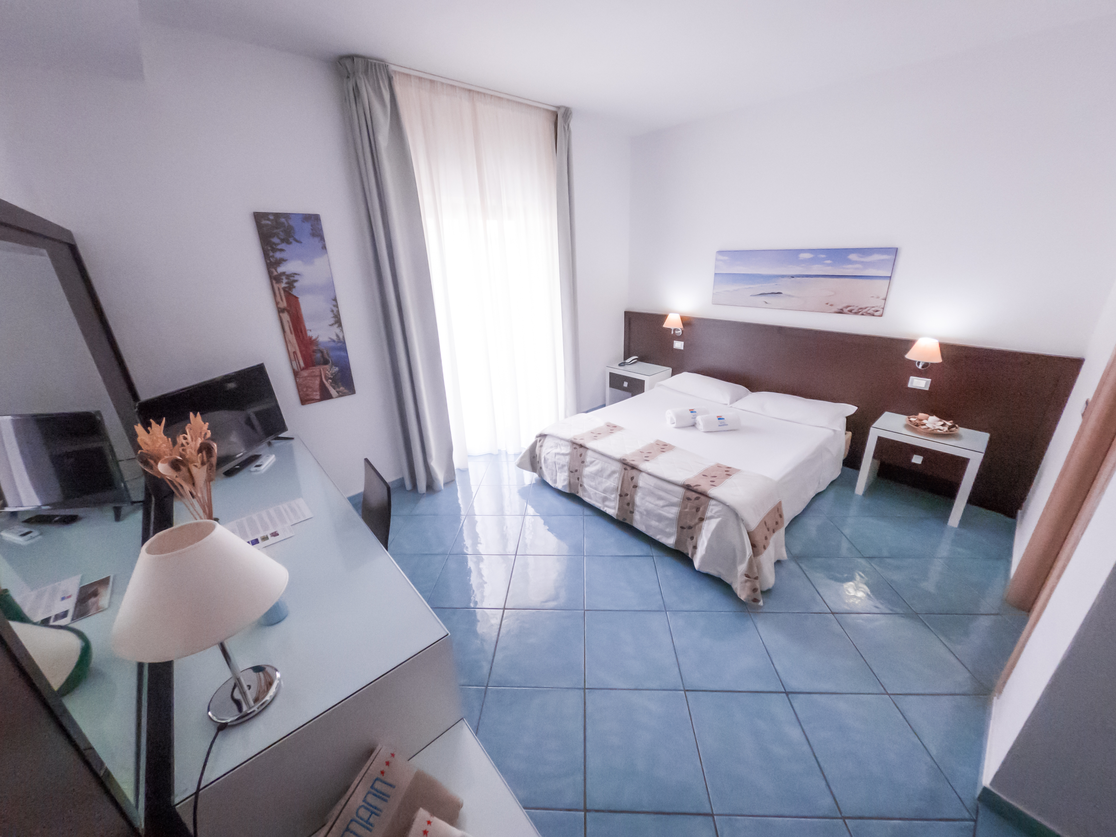 غرفة سوبيريور بسرير مزدوج بإطلالة على المسبح