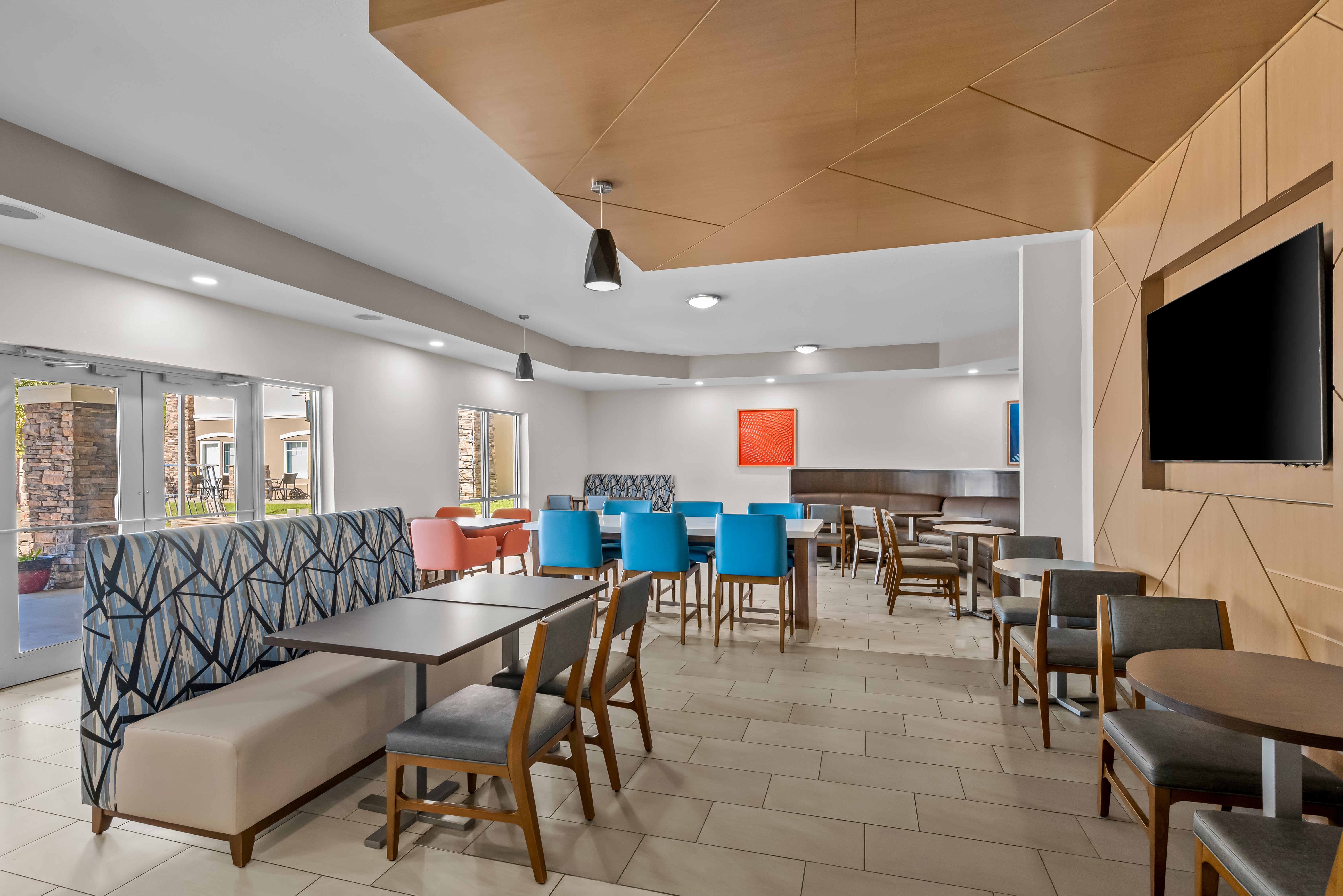 Holiday Inn Express Monticello 37/63