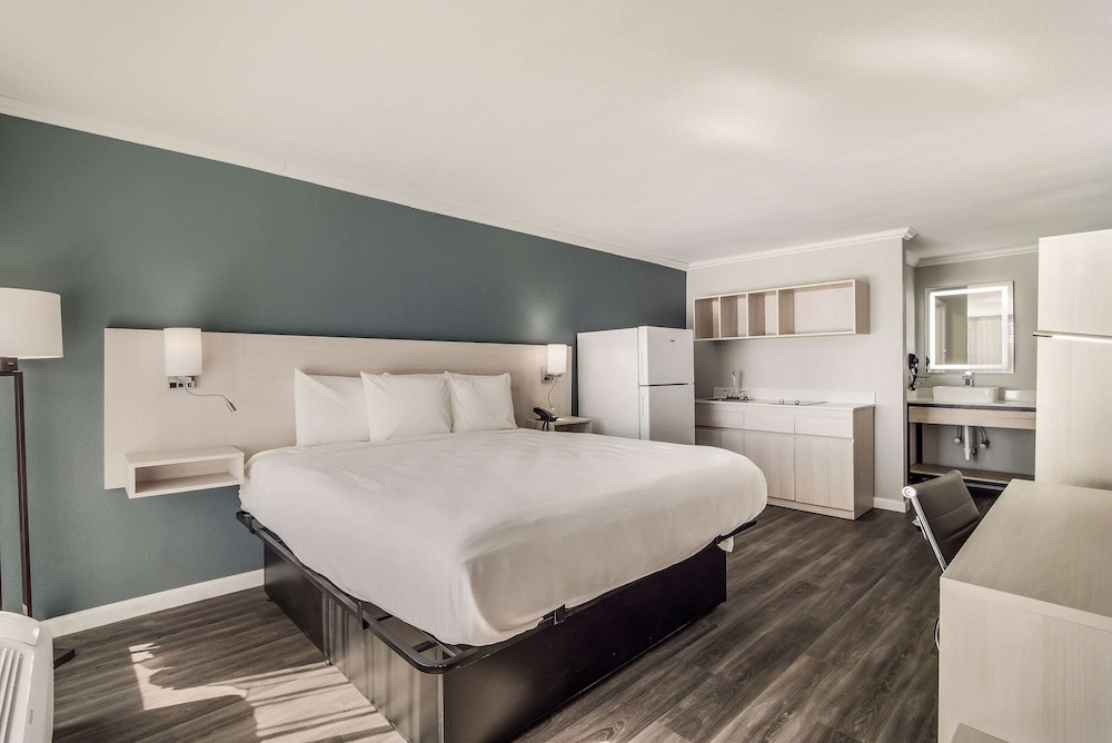 غرفة قياسية بسرير كينج، Mainstay Suites Florence Darlington 2/4