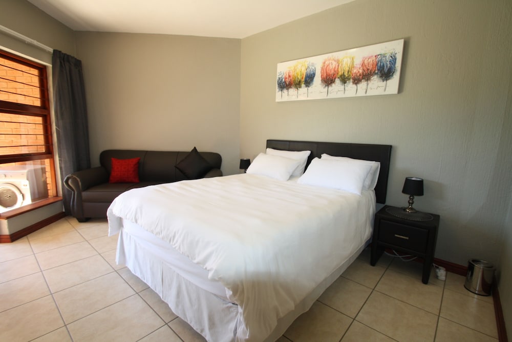 JoziStay Savannah Lodge Apartments - Honeydew 3/25