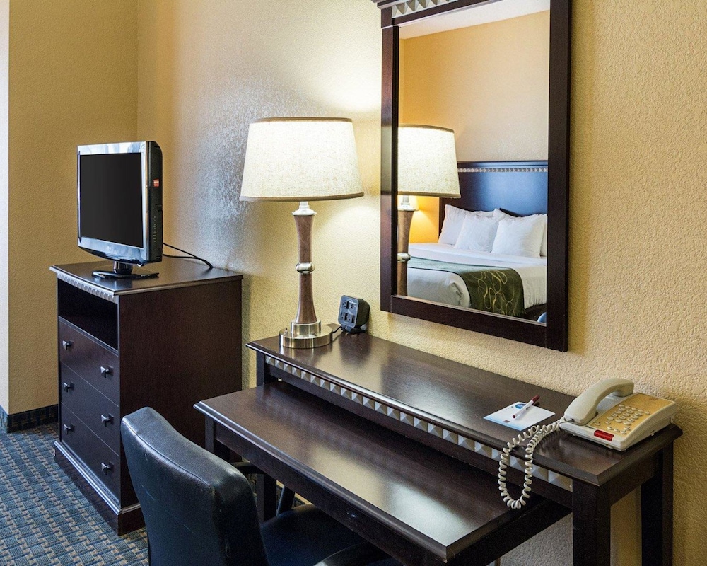 Comfort Suites Nacogdoches 24/44
