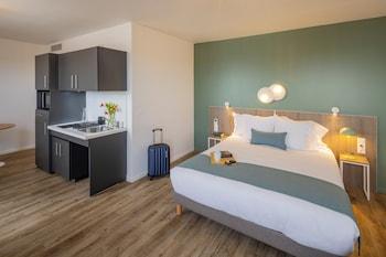 EXECUTIVE, STUDIO, DOUBLE BED, SOFA