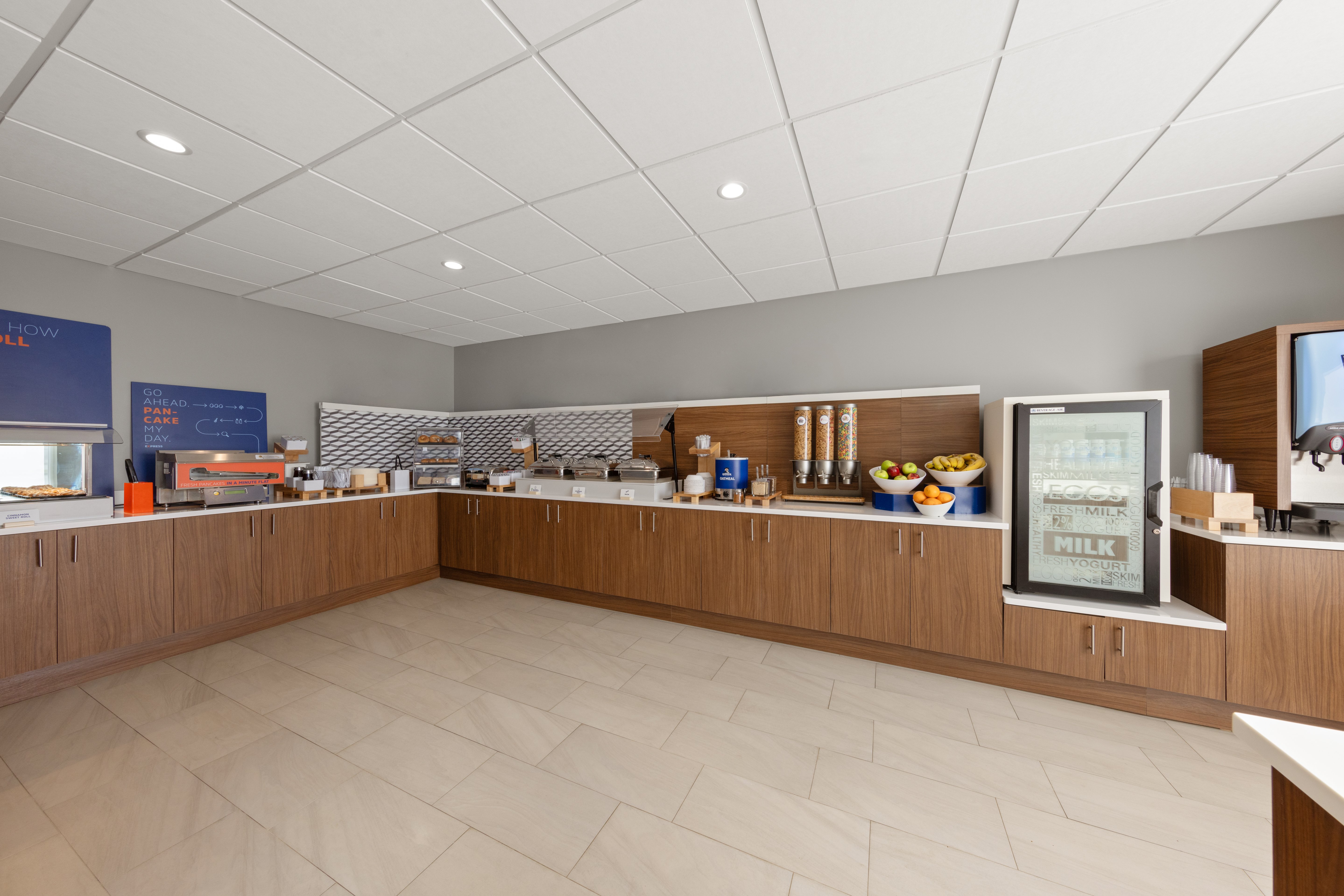 Holiday Inn Express Hotel Suites Danbury I 84 6/43