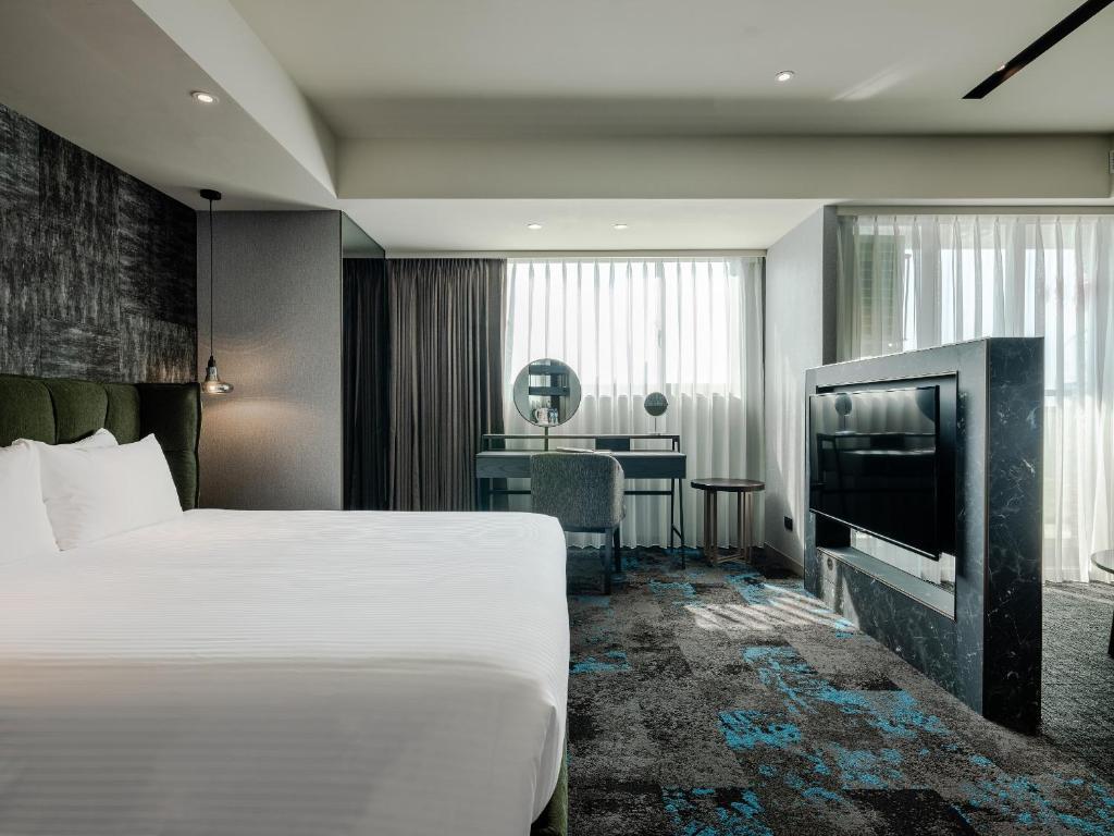 Grand, Executive, Suite