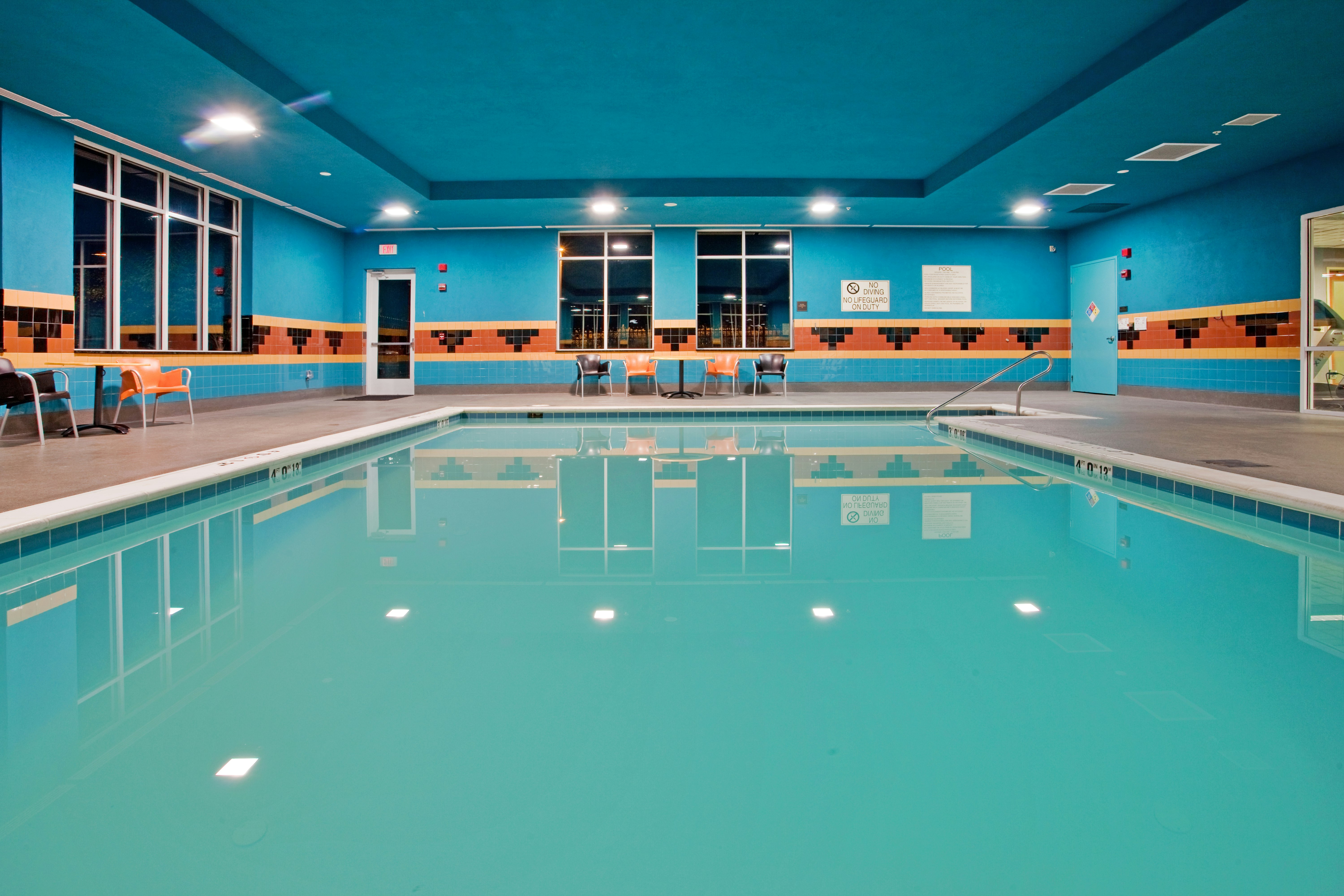 Holiday Inn & Suites Williamsburg-Historic Gateway 10/21