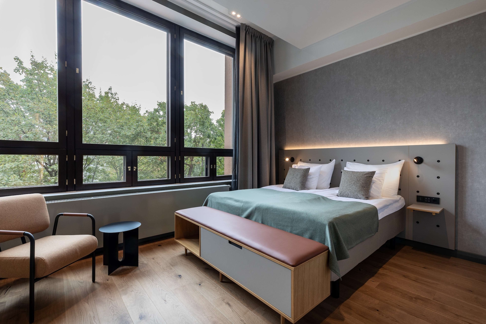 STANDARD, KING BED