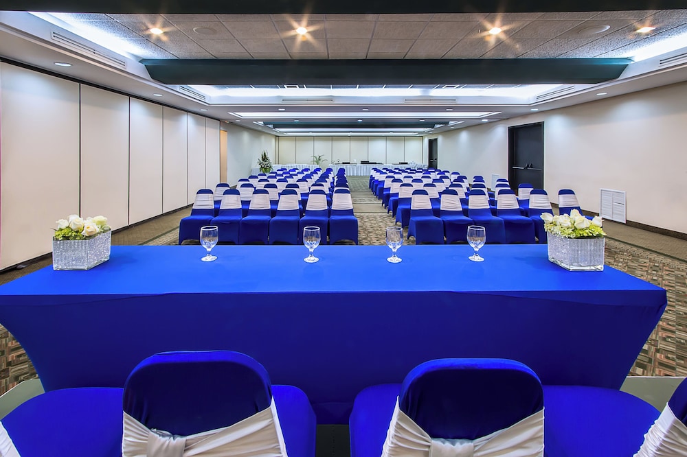 Holiday Inn San Jose La Sabana an IHG Hotel 38/47