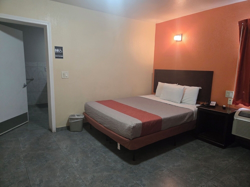 Motel6 Blythe, CA - South 25/71