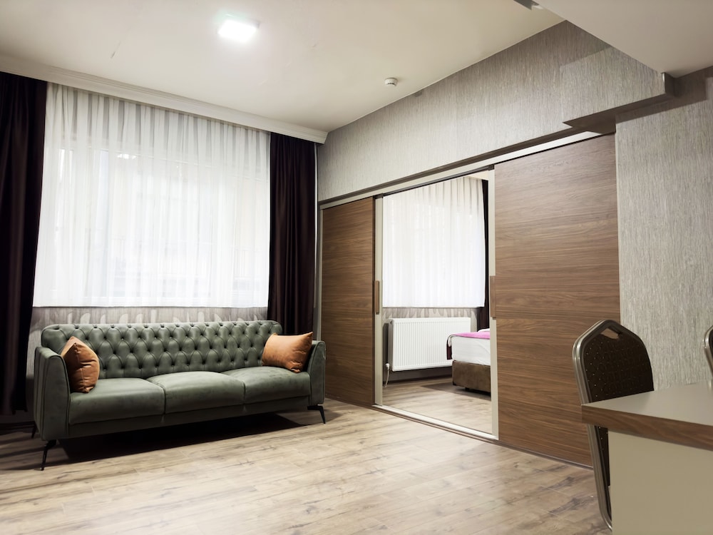 Selcuk Hotel Sems I Tebrizi 45/93
