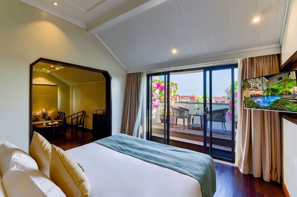 SUITE, RIVER VIEW, BALCONY