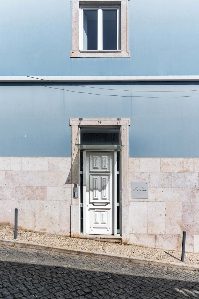 Hello Lisbon Santa Apolonia 50/50