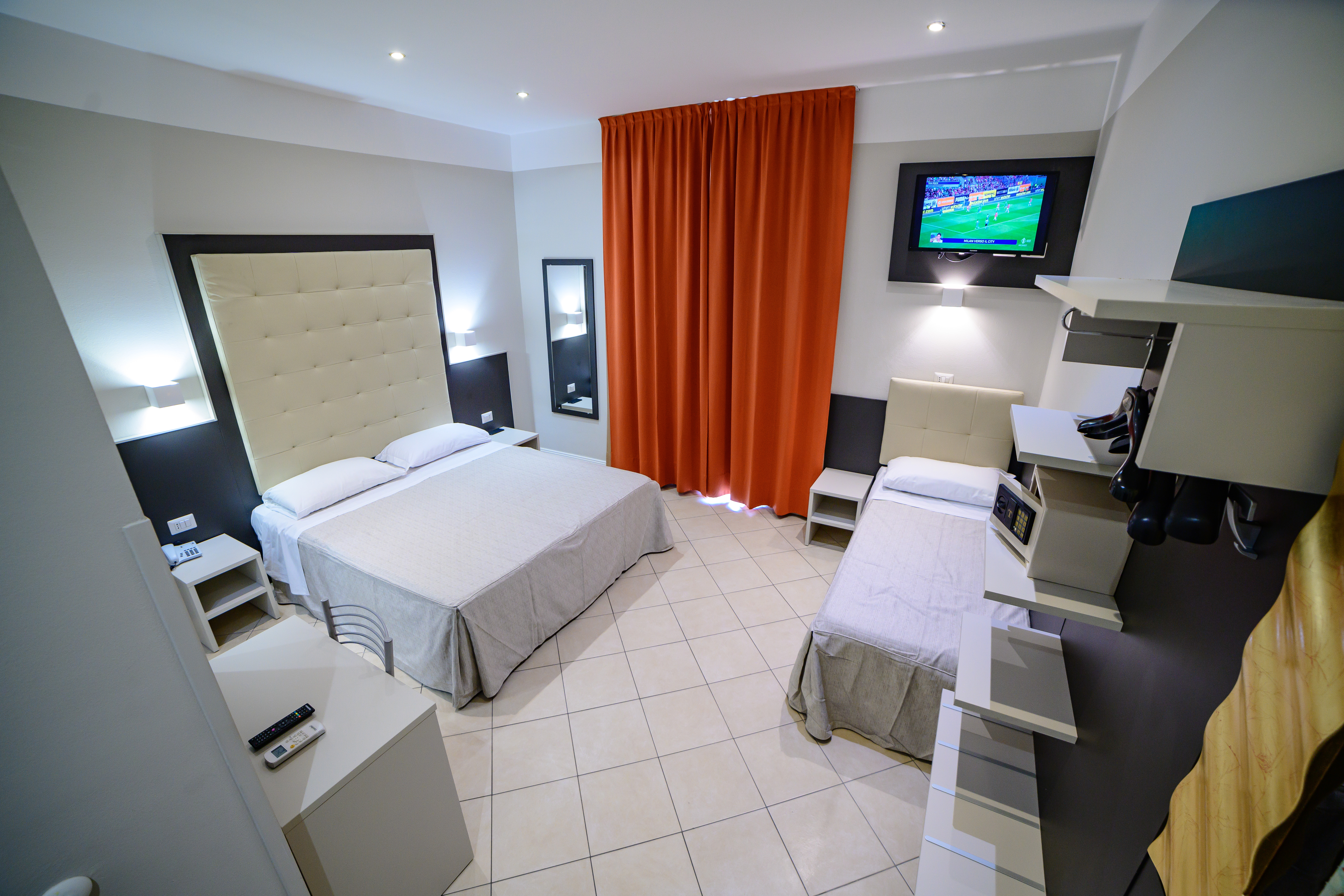 Room, Triple, Hotel Demo 8/10