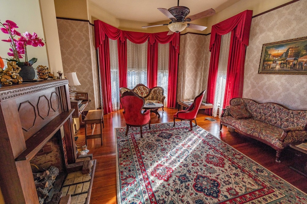 Grand Gables Inn Bed & Breakfast 28/38