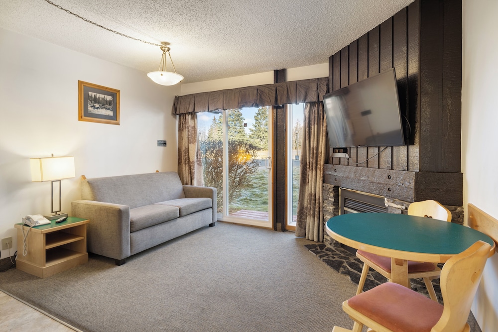 Canmore Rocky Mountain Ski Lodge 100/118