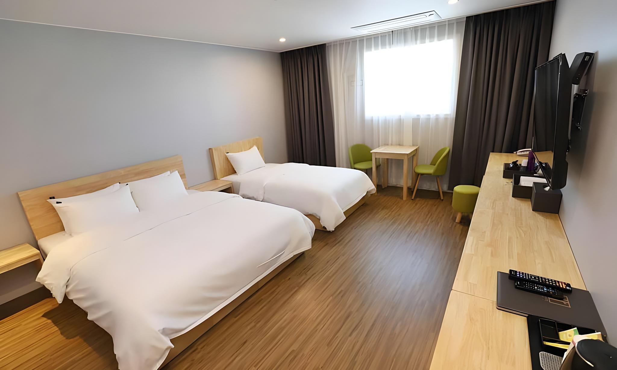 ROOM, 2 KING BEDS