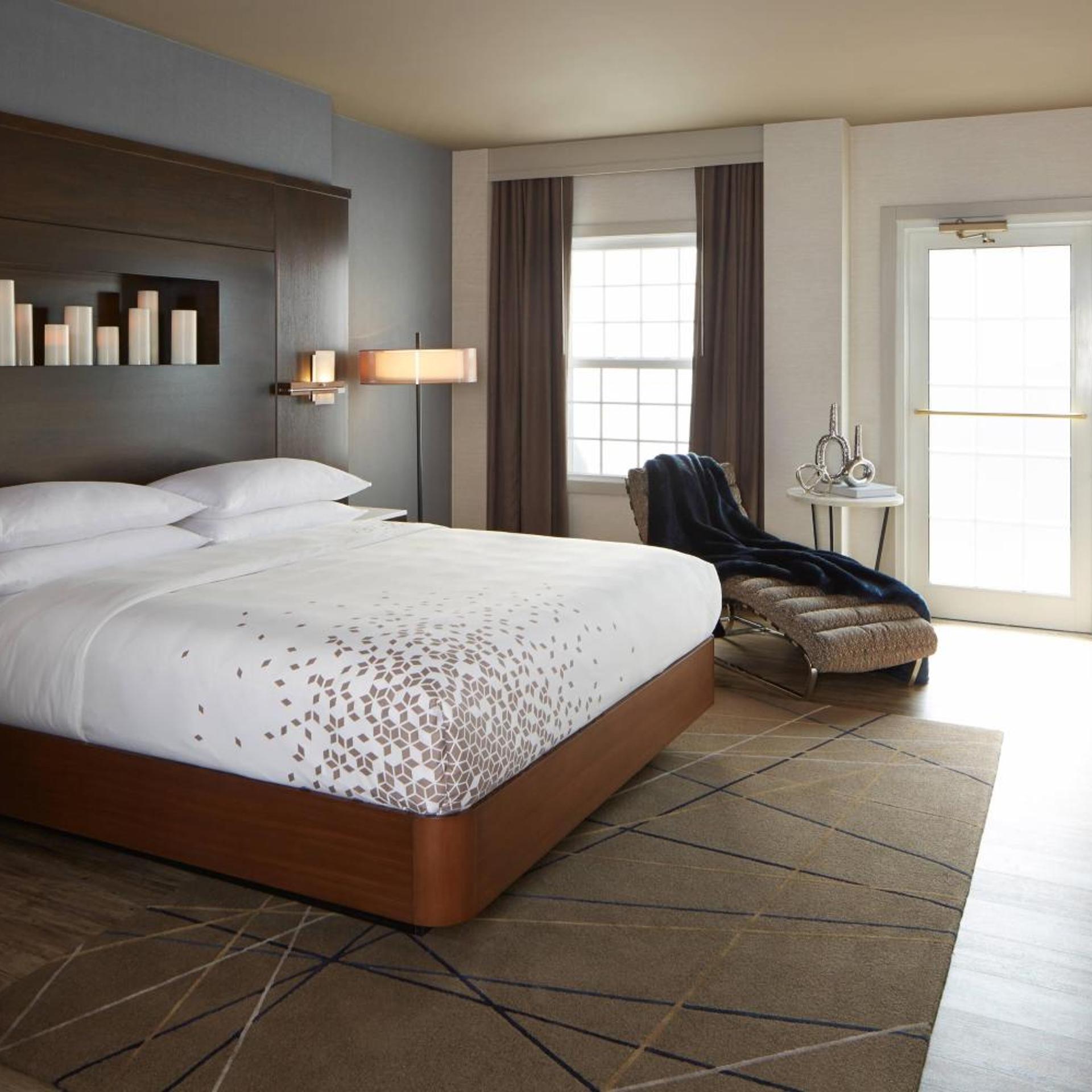 جناح كبير بسرير كينج بغرفة نوم واحدة، The Del Monte Lodge Renaissance Rochester Hotel Spa 3/9
