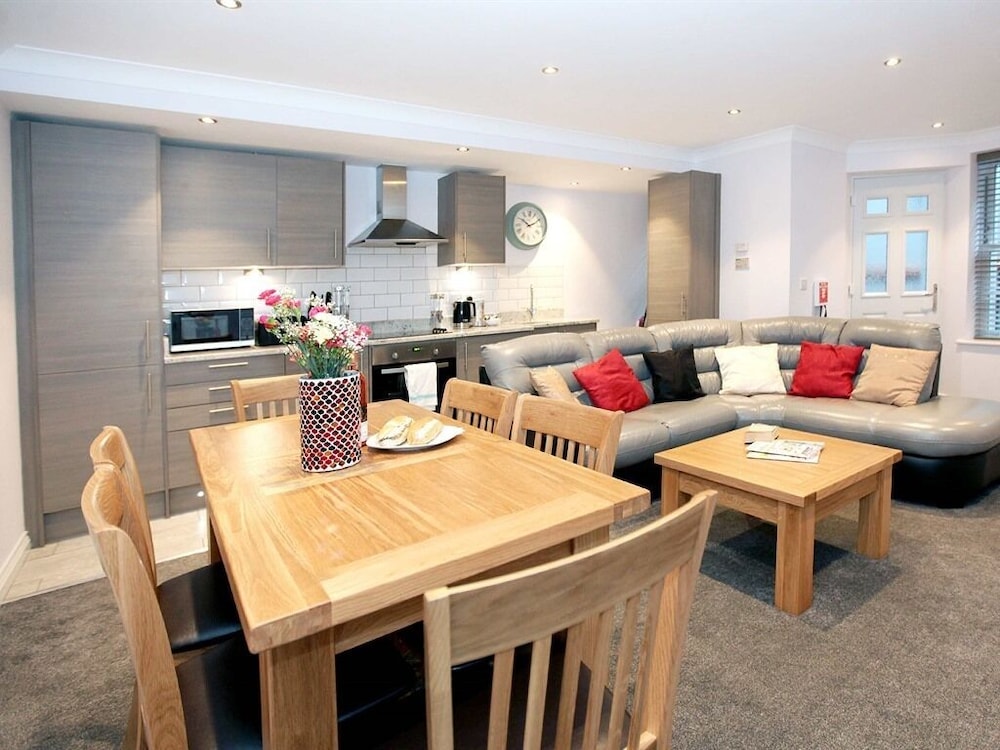 Austen's Luxury Apartments 37/50