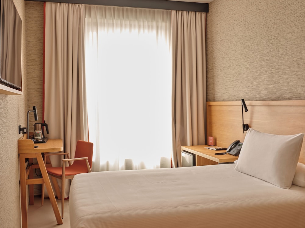 ROOM, SINGLE