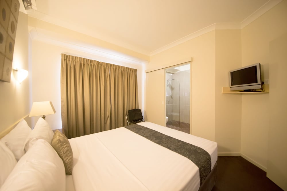 Emerald Maraboon Motor Inn 25/56