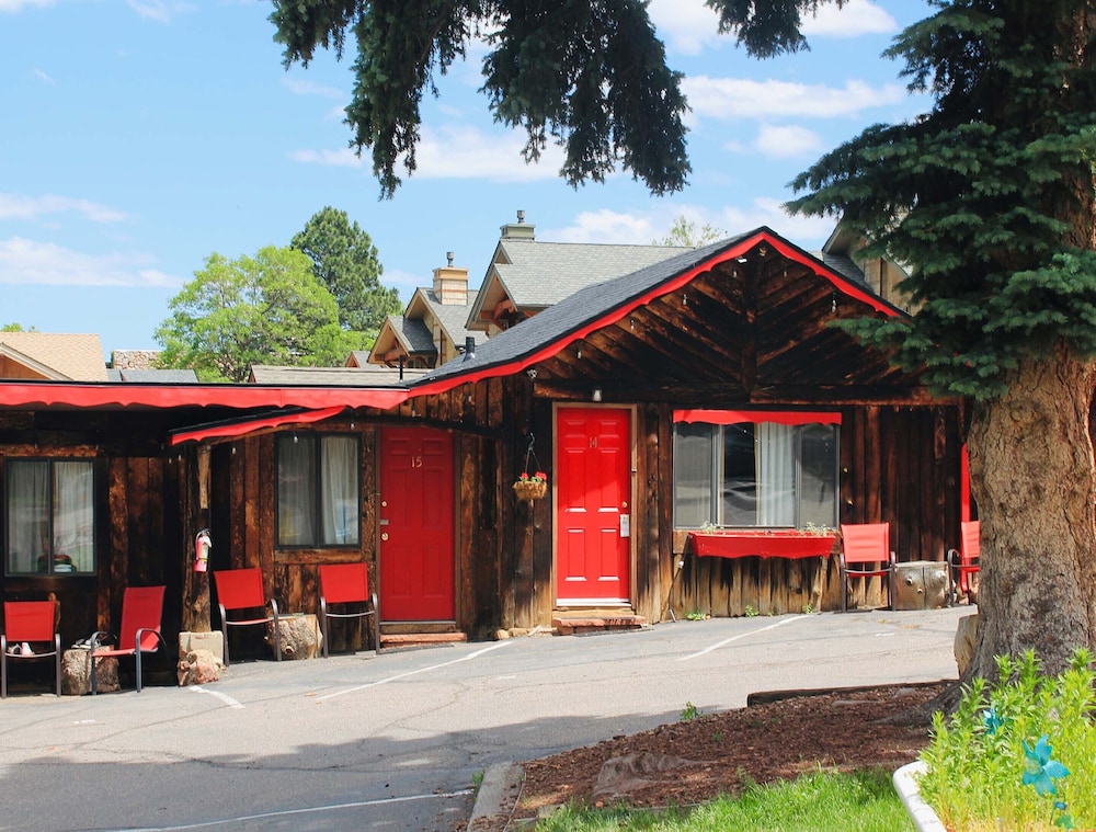 Foot of the Mountain Motel 3/71