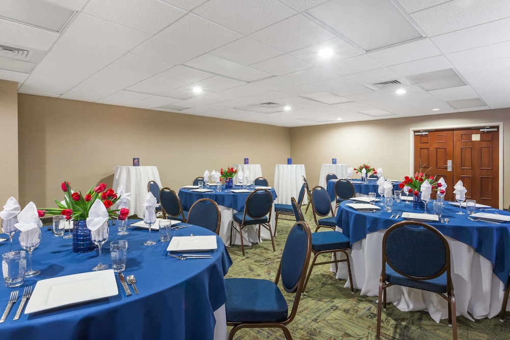 Hawthorn Extended Stay by Wyndham Naples 42/54