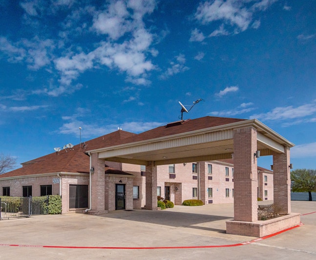 Red Roof Inn Fort Worth - Saginaw 6/33