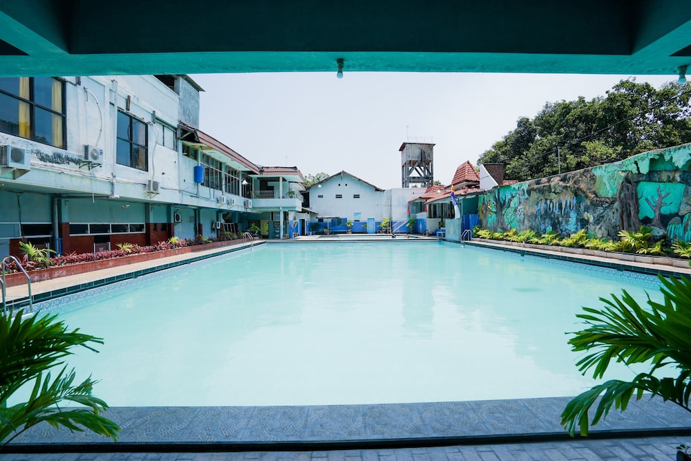 OYO 1652 Hotel Tampiarto 32/35